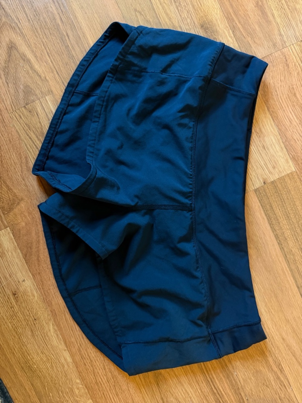 Women’s Lululemon navy blue Speed up shorts 2.5” normal waist